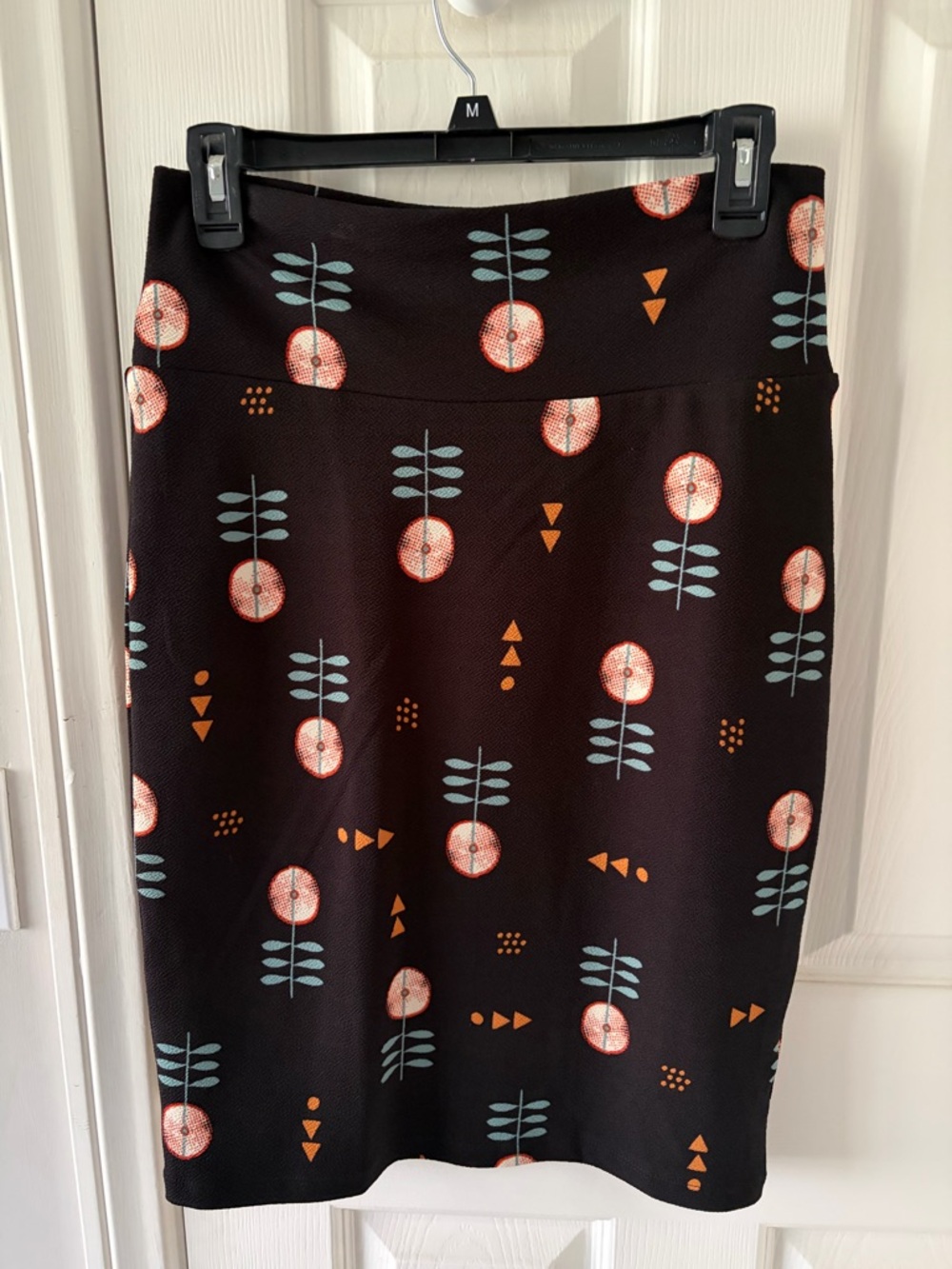 Lularoe Cassie Pencil Skirt with Floral‎ Motif